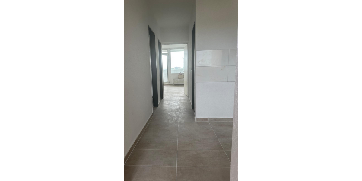 schöne helle sanierte Wohnungen mit Balkon ab sofort! 3 zimmer