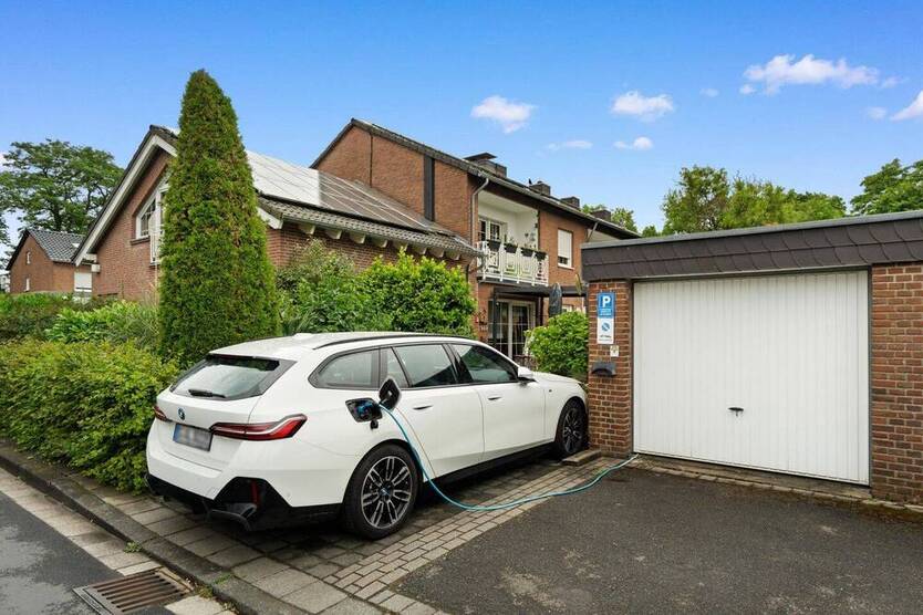 Saniert in 2001 plus Solartechnik: 5-Zi.-Reihenendhaus, großer Anbau, Garage, Stellplatz 5 zimmer