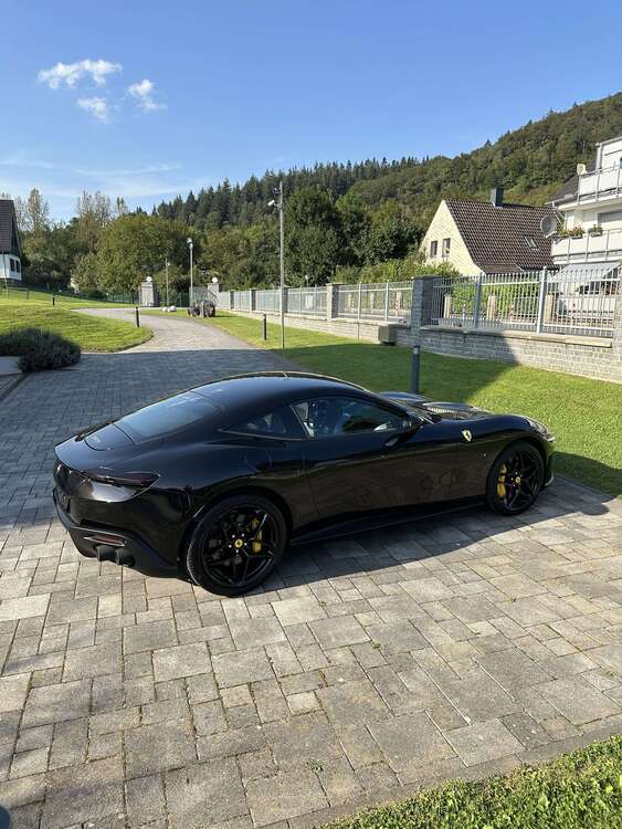 Ferrari Roma 1.823 km 225.000 € Wuppertal 42329