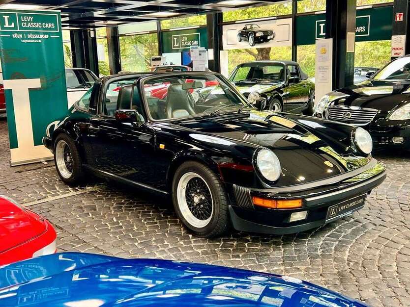 911
