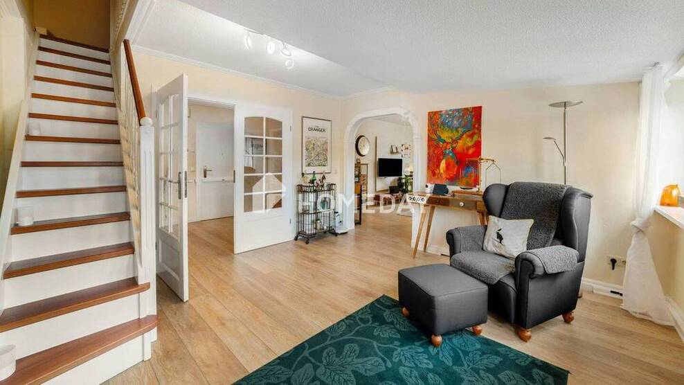 Exklusives Wohnen im Dachgeschoss - Charmante 3-Zimmer-Wohnung mit Garten und Garage