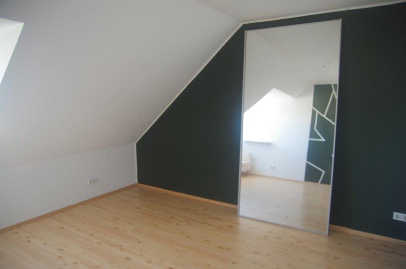 Dachgeschoßwohnung Essen Stadtbezirk V - 2 Zimmer, 80 m&sup2;, 500&euro; | Angebot:26367883