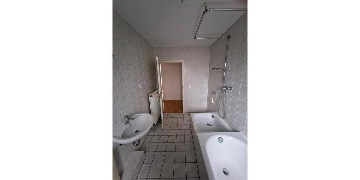 Dachgeschoßwohnung Duisburg Mittelmeiderich - 3.5 Zimmer, 144 m&sup2;, 250.000&euro; | Angebot:23595768