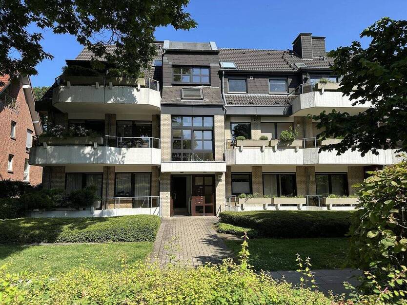 Traumhafte Erdgeschoßwohnung in Bredeney mit Garten und Tiefgaragenstellplatz