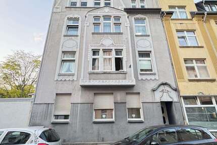 Haus zum Kaufen in Duisburg 265.000 € 346 m² 15 zimmer