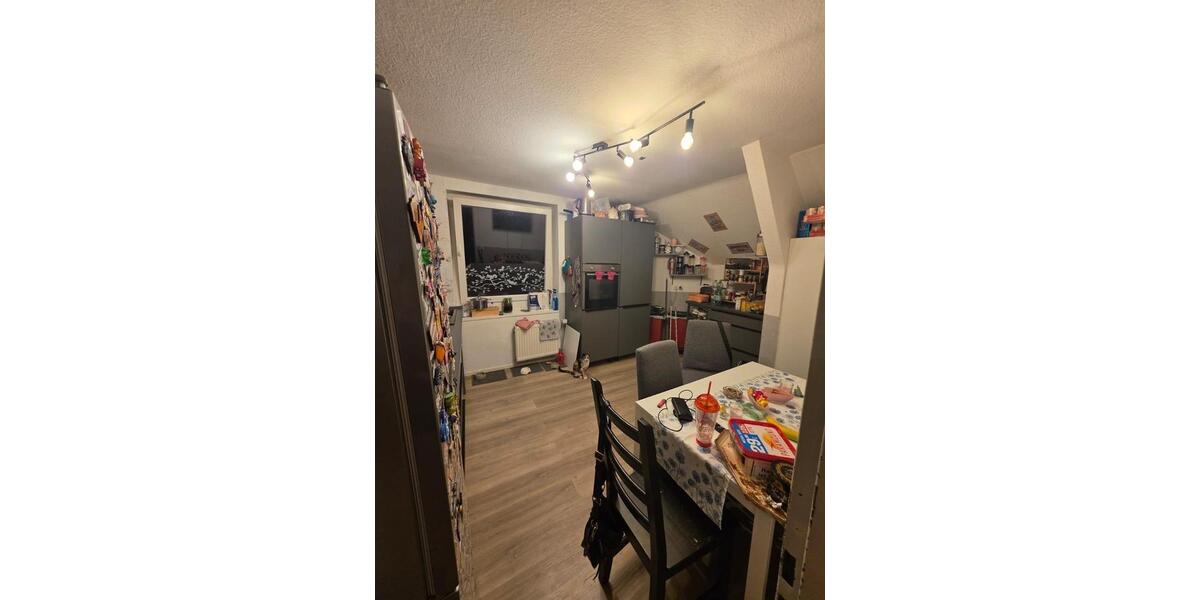 Dachgeschoßwohnung Krefeld Cracau - 4 Zimmer, 86 m&sup2;, 695&euro; | Angebot:26151684