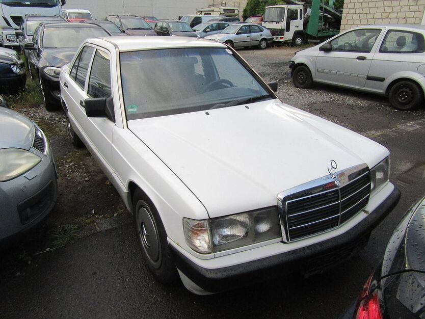Mercedes-Benz 190 214.000 km 2.490 € Düsseldorf 40231