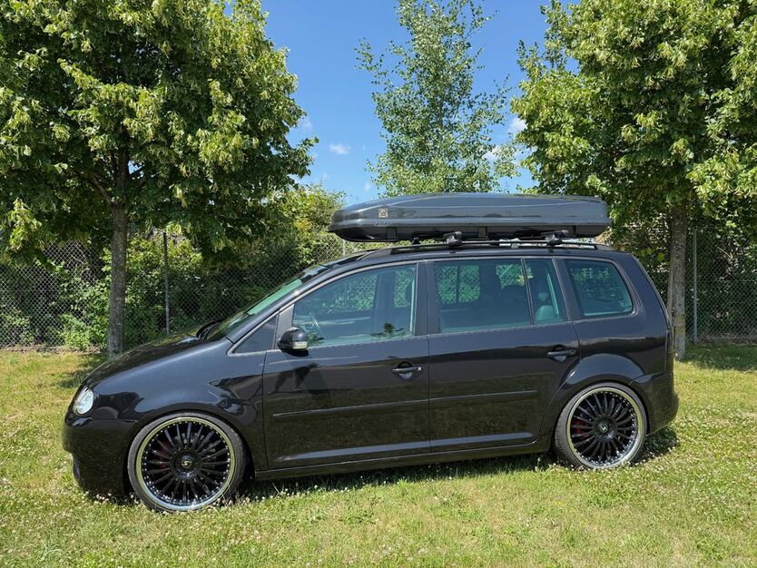 VW Touran 129.000 km 8.888 € Viersen 41751