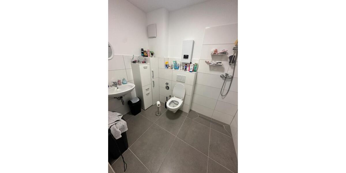Etagenwohnung Duisburg Mittelmeiderich - 4 Zimmer, 93 m&sup2;, 1.150&euro; | Angebot:26250711