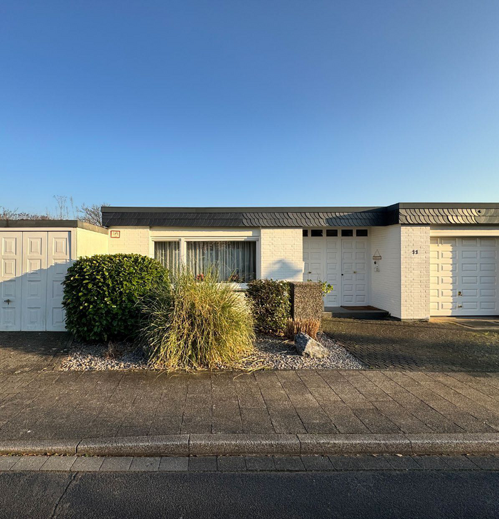 Haus zum Mieten in Düsseldorf-Urdenbach 2.500 € 157 m²