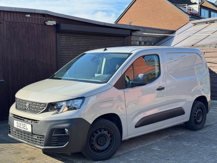 Peugeot Partner 125.000 km 9.999 € Duisburg 47179