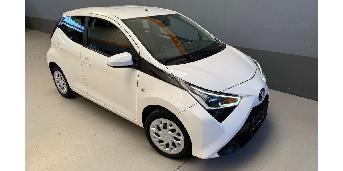 Toyota Aygo (X) 82.000 km 7.290 &euro; Düsseldorf 40589