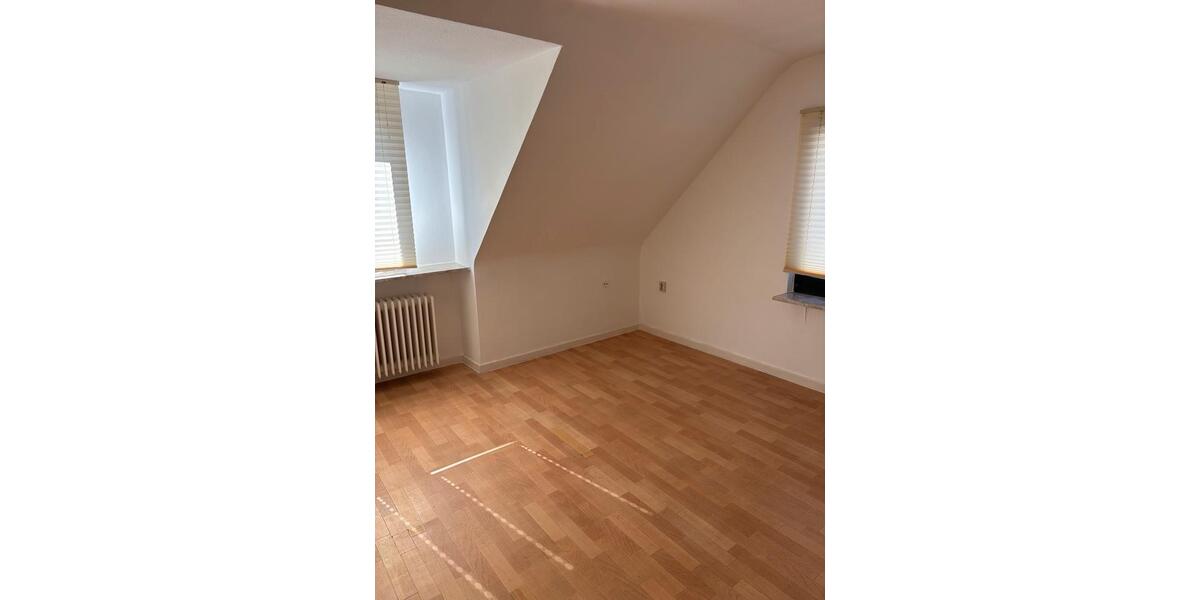 Dachgeschoßwohnung Oberhausen Biefang - 3.5 Zimmer, 72 m&sup2;, 860&euro; | Angebot:26336385