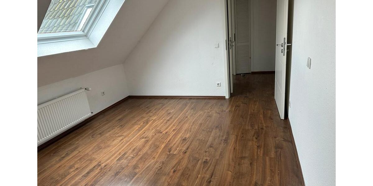 Dachgeschoßwohnung Krefeld Benrad - 2 Zimmer, 80 m&sup2;, 700&euro; | Angebot:26350529