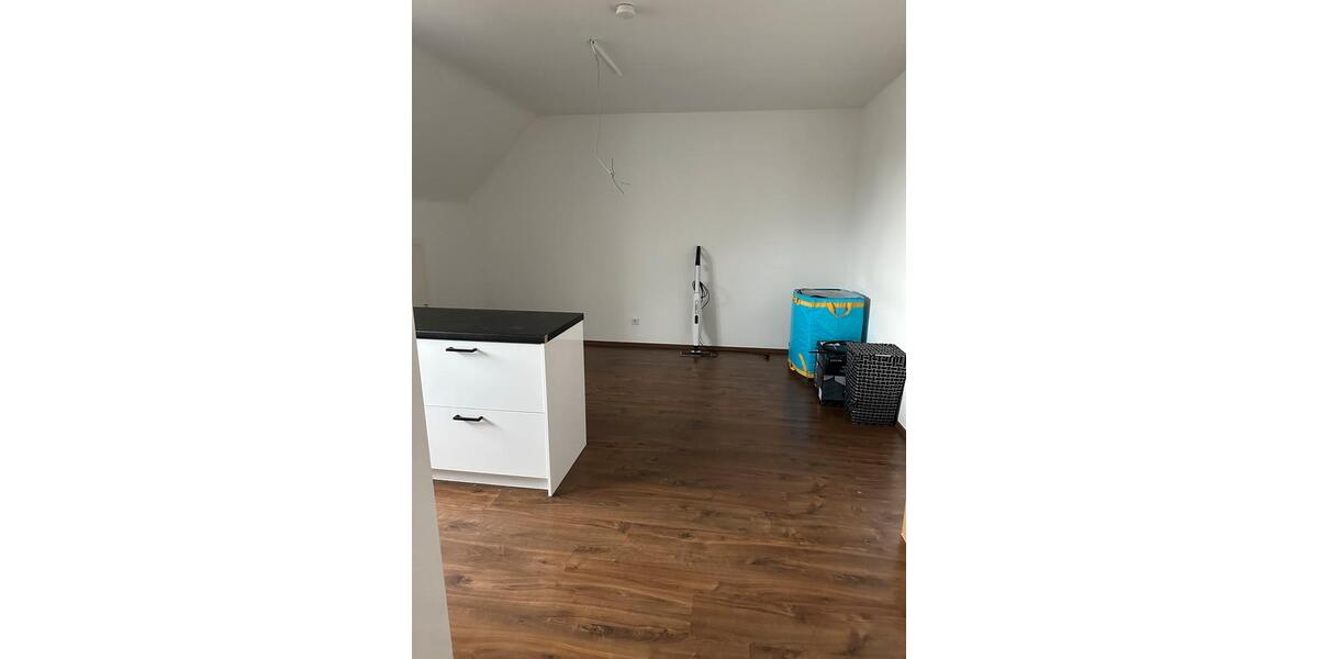 Dachgeschoßwohnung Krefeld Benrad - 2 Zimmer, 80 m&sup2;, 700&euro; | Angebot:26350529