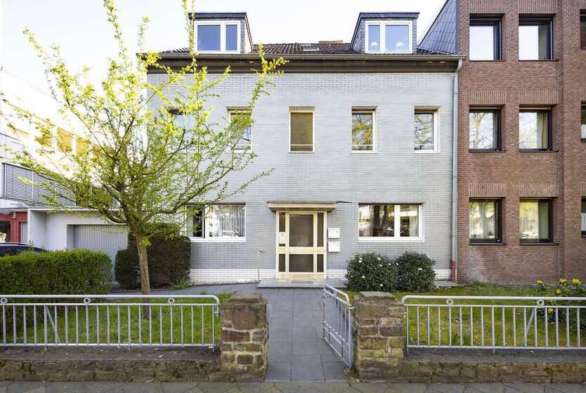 Haus zum Kaufen in Düsseldorf 1.200.000 € 269 m²
