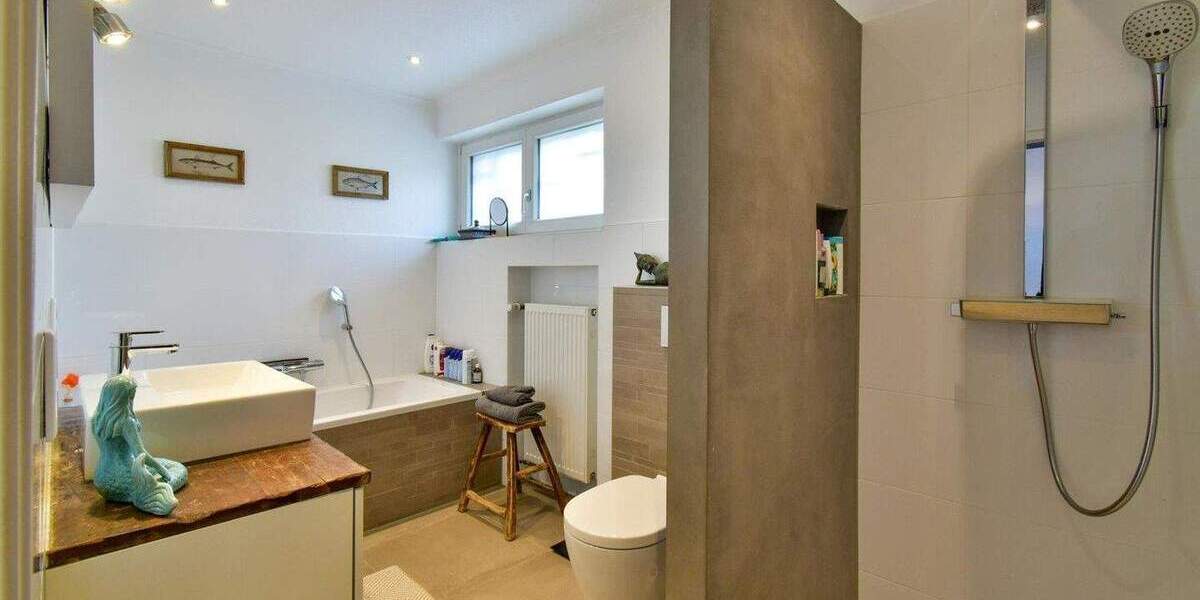 Einfamilienhaus Duisburg / Huckingen Huckingen - 7 Zimmer, 243 m&sup2;, 999.000&euro; | Angebot:25360366