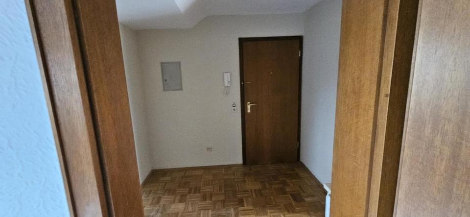 Dachgeschoßwohnung Duisburg Großenbaum - 2.5 Zimmer, 86 m&sup2;, 795&euro; | Angebot:24981041