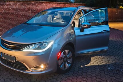 Chrysler Pacifica 104.000 km 28.299 € Mönchengladbach 41061