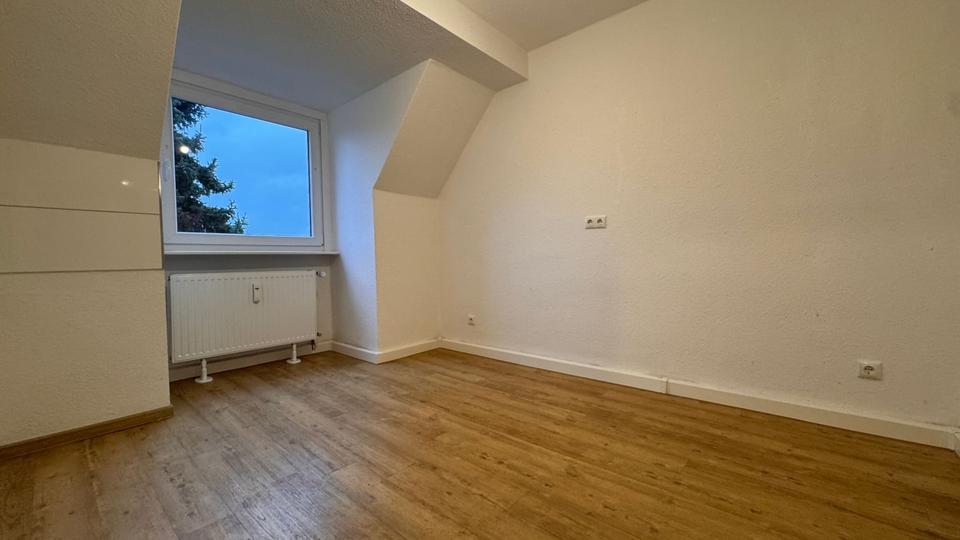 Dachgeschoßwohnung Essen Stadtbezirk VI - 2 Zimmer, 40 m&sup2;, 435&euro; | Angebot:24967368