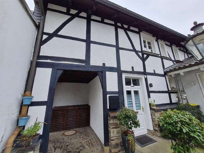 Haus zum Kaufen in Velbert 490.000 € 216 m²