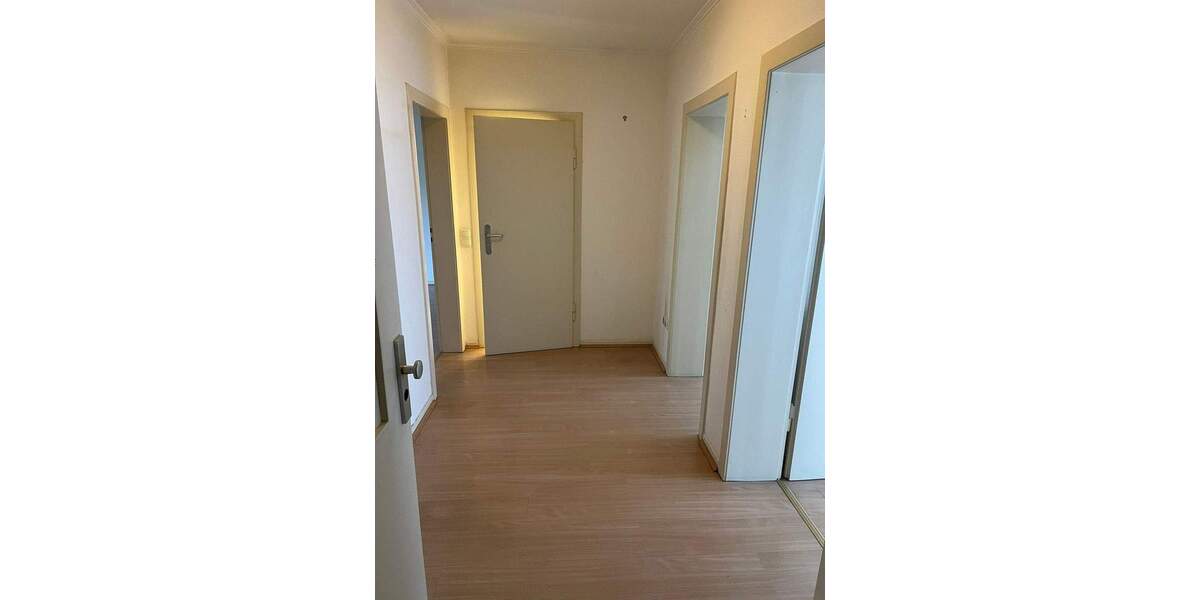 SCHÖN GESCHNITTENE DREIZIMMERWOHNUNG MIT EINBAUKÜCHE IM HERZEN VON NEUSS 3 zimmer