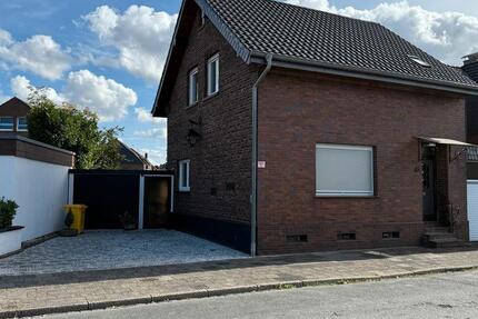 Freistehendes Einfamilienhaus mit Anliegerwohnung 5.5 zimmer