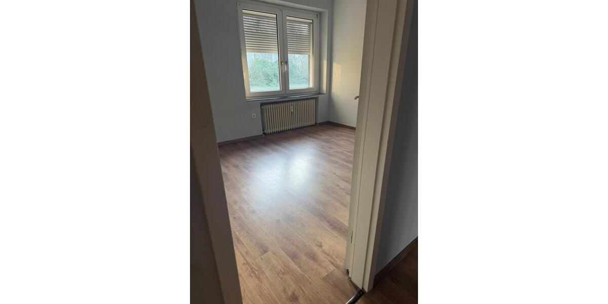 Etagenwohnung Krefeld - 4 Zimmer, 99 m&sup2;, 1.000&euro; | Angebot:26310424