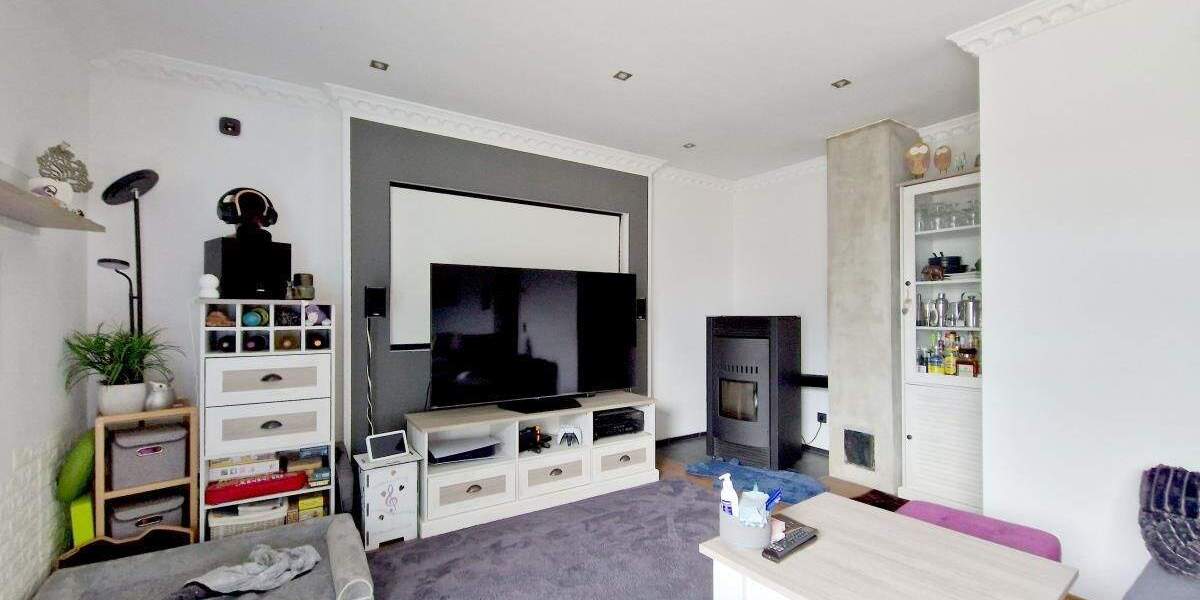 Moderne Wohnung mit Dachterrasse und einer Garage in einem Vierfamilienhaus. 3 zimmer