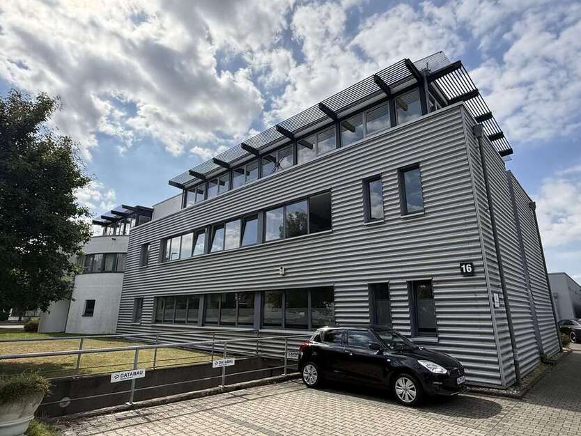 Büro in Neuss 2.000 € 230 m²