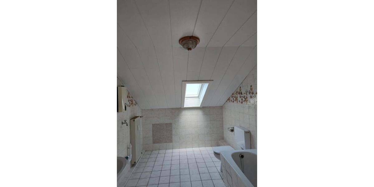 Dachgeschoßwohnung Voerde (Niederrhein) - 2 Zimmer, 60 m&sup2;, 324&euro; | Angebot:26085825