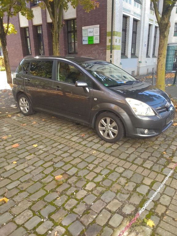 Toyota Corolla Verso 149.000 km 5.950 € Düsseldorf 40225
