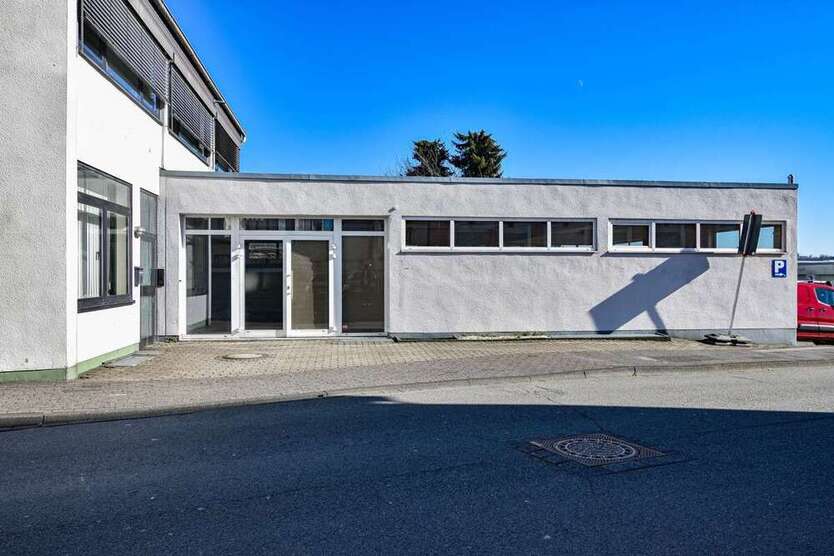 Einzelhandel in Solingen 2.293 € 176 m²