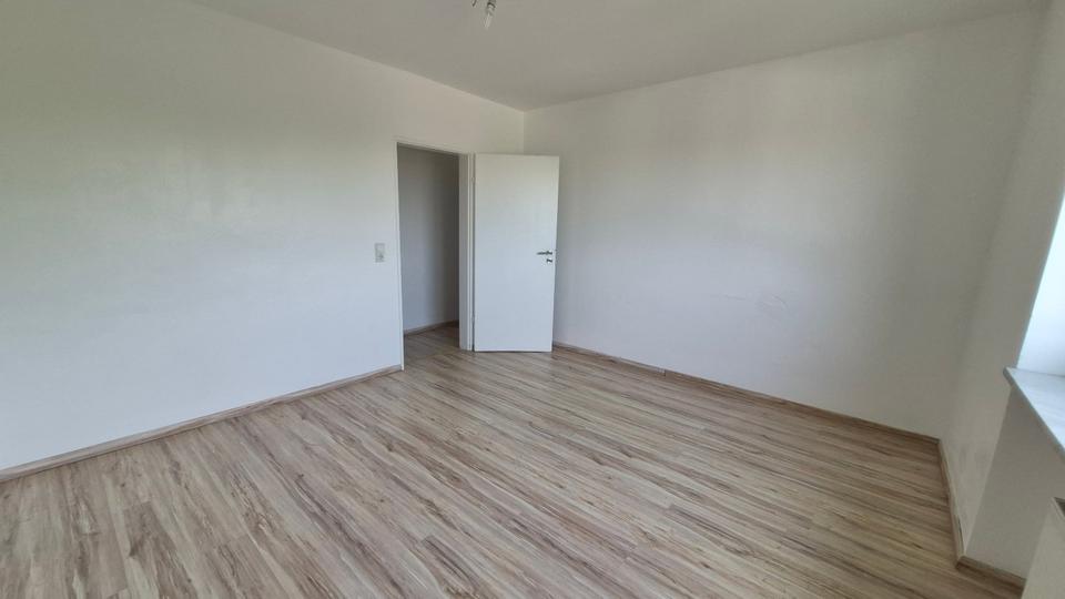Etagenwohnung Duisburg Rheinhausen - 2.5 Zimmer, 49 m&sup2;, 95.000&euro; | Angebot:27000609