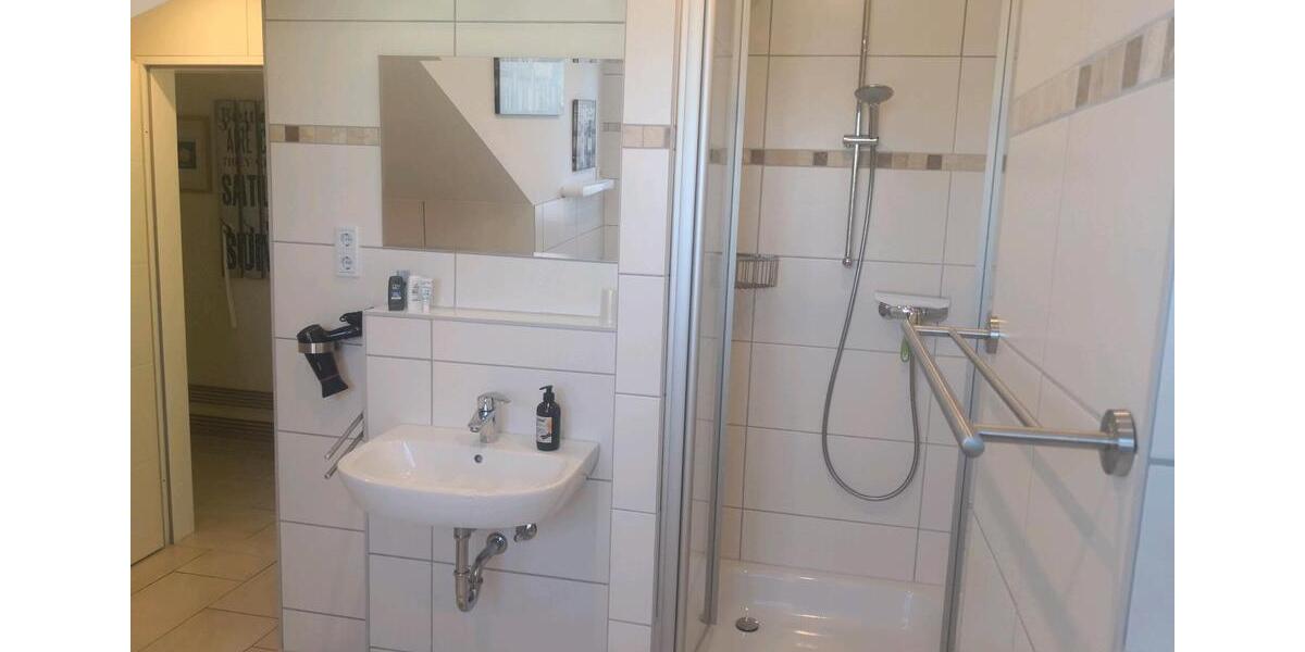 Dachgeschoßwohnung Duisburg Rheinhausen - 2 Zimmer, 63 m&sup2;, 750&euro; | Angebot:25286251
