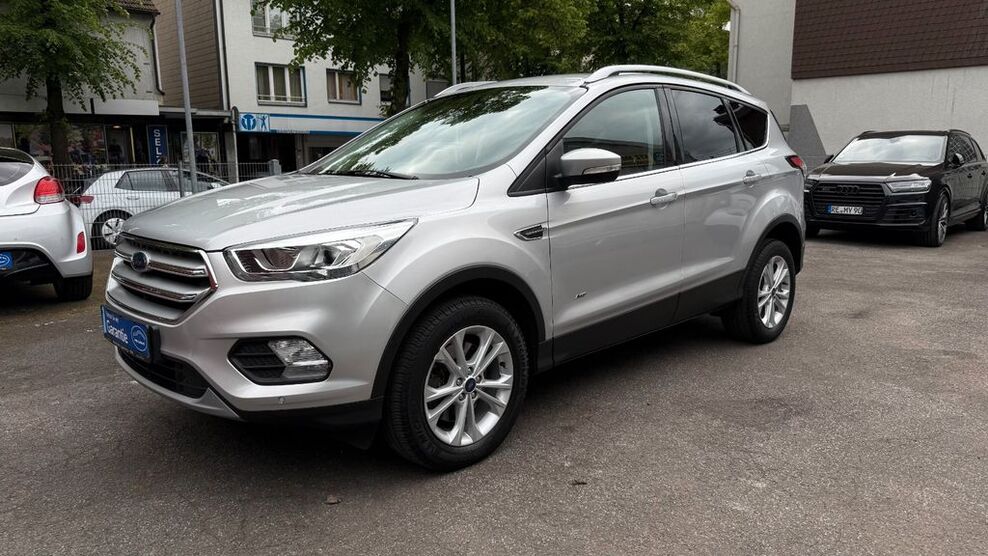 Ford Kuga 71.000 km 15.999 € Marl 45770