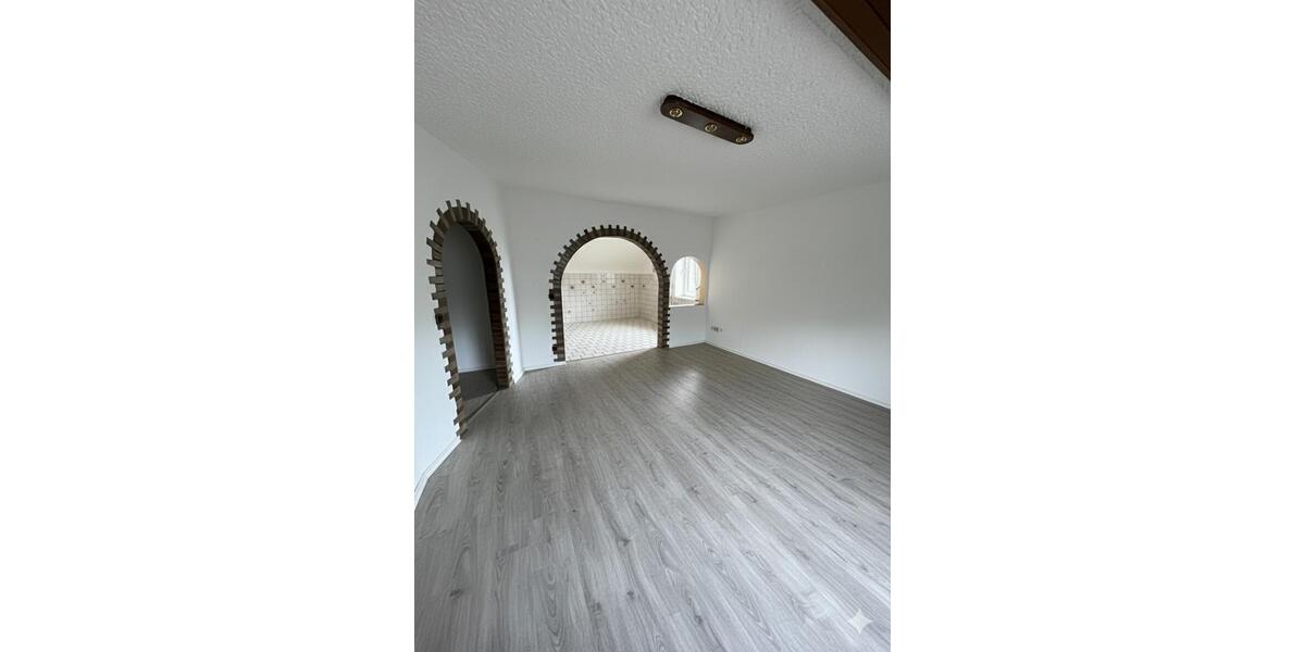Dachgeschoßwohnung Essen Stadtbezirk VI - 3 Zimmer, 74 m&sup2;, 850&euro; | Angebot:26110167