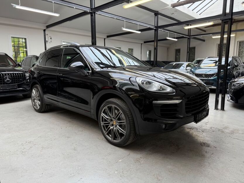 Porsche Cayenne 242.000 km 24.870 € Velbert 42551