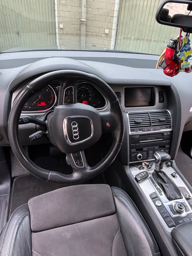 Audi Q 7 240.000 km 14.500 € Duisburg 47051