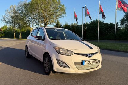 Hyundai i20 82.408 km 7.300 &euro; Düsseldorf 40472