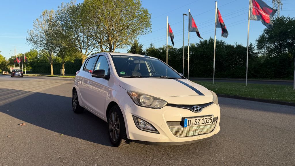 Hyundai i20 82.408 km 7.300 &euro; Düsseldorf 40472
