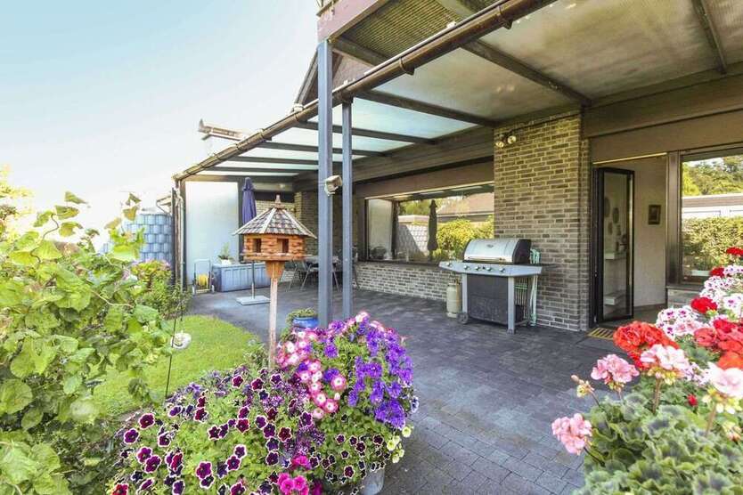 Wohnung zum Kaufen in Krefeld 375.000 € 130 m²