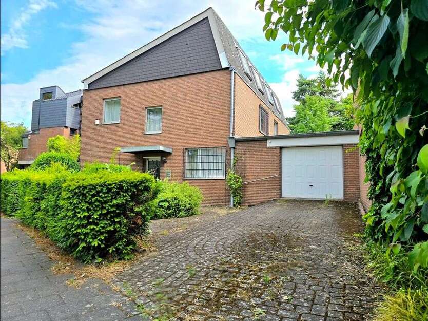 Haus zum Kaufen in Neuss 325.000 € 185.9 m² 9 zimmer