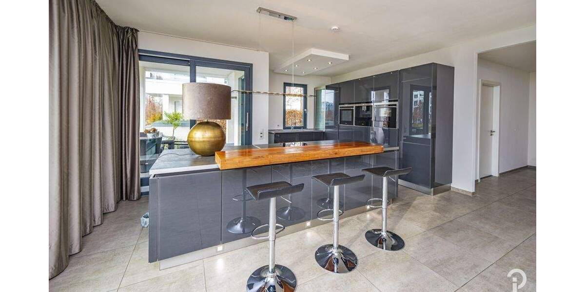 Etagenwohnung Düsseldorf Oberkassel - 3 Zimmer, 130 m&sup2;, 2.900&euro; | Angebot:25287976