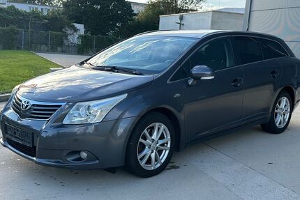 Toyota Avensis 223.000 km 5.950 &euro; Neuss 41460