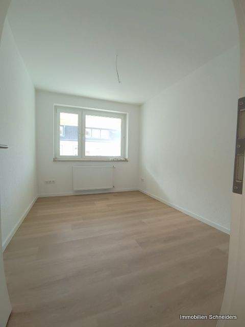 Krefeld-Cracau, Freiligrathstraße 42 - Tolle, kernsanierte 3-Zimmer-Wohnung mit Balkon ab Mitte Oktober zu mieten !! 3 zimmer