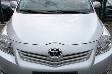 Toyota Verso 183.000 km 4.999 &euro; Essen 45359