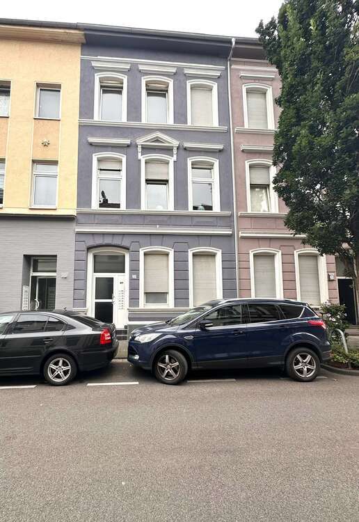 Haus zum Kaufen in Krefeld 399.000 € 246 m²