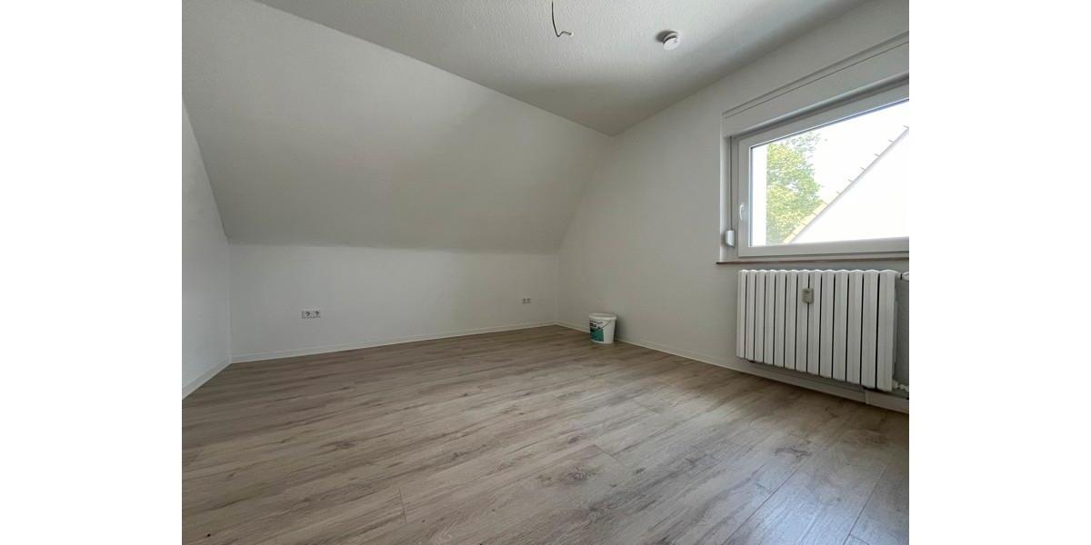 Dachgeschoßwohnung Essen Stadtbezirk V - 2.5 Zimmer, 50 m&sup2;, 519&euro; | Angebot:26463898