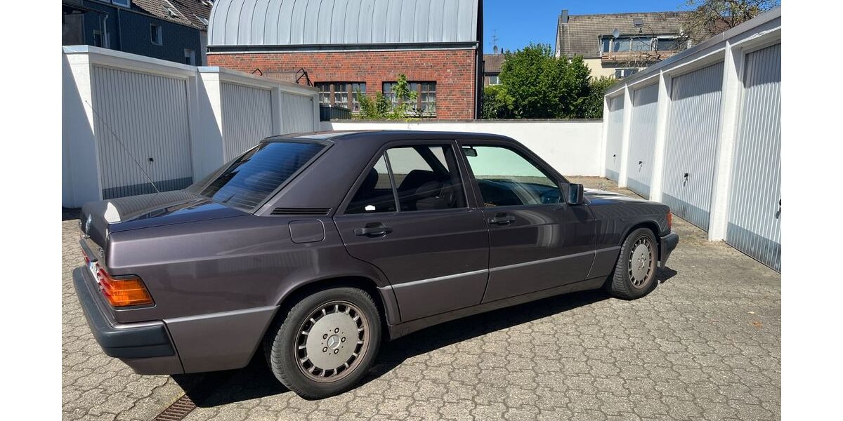 Mercedes-Benz 190 229.000 km 7.900 &euro; Moers 47441